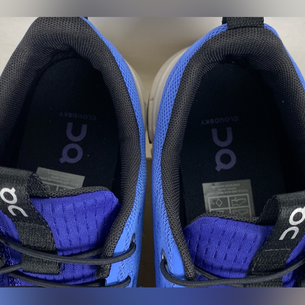 On Runninh Cloud Sky sneakers are lightweight, blue agile running shoes size Y6 - Picture 5 of 11